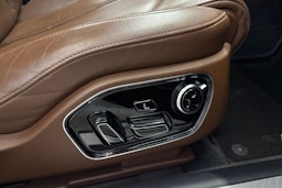 met. ruskea (tumma) Audi A8 2014 kuva 32.