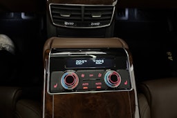 met. ruskea (tumma) Audi A8 2014 kuva 35.