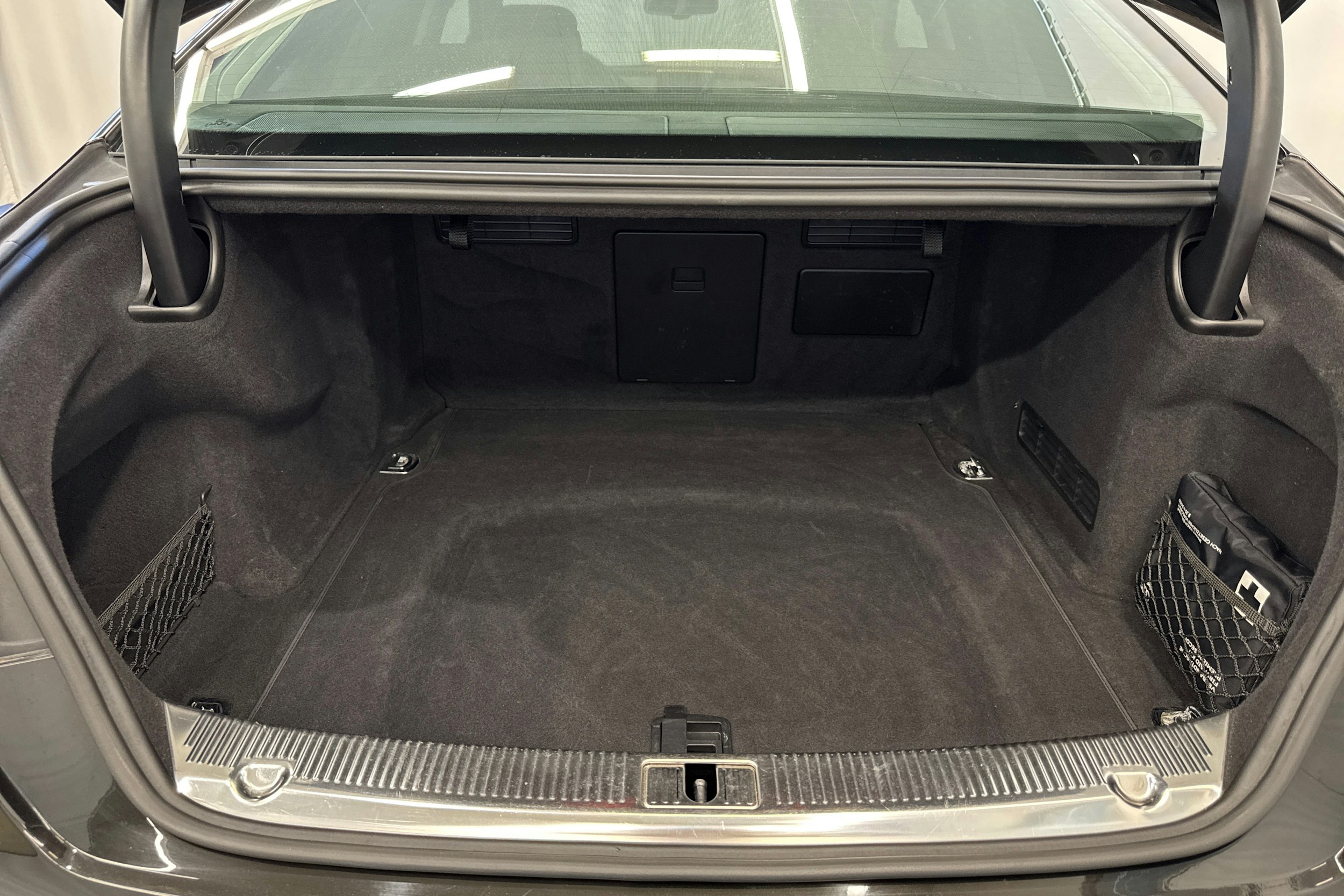 met. ruskea (tumma) Audi A8 2014 kuva 37.