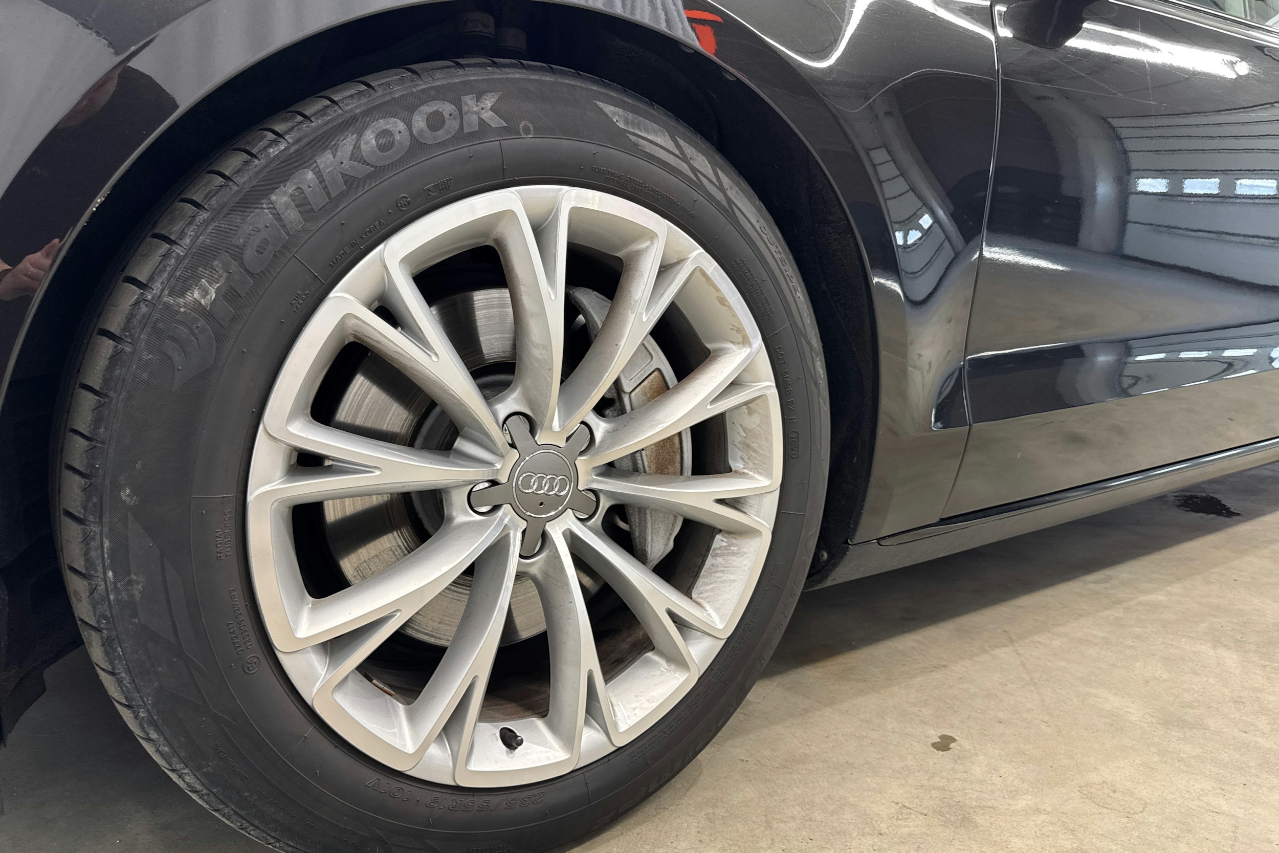 met. ruskea (tumma) Audi A8 2014 kuva 39.