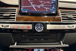 met. ruskea (tumma) Audi A8 2014 kuva 24.