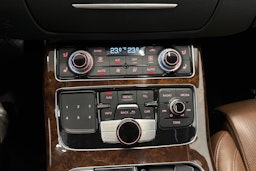 met. ruskea (tumma) Audi A8 2014 kuva 25.