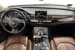 musta Audi A8 2015 kuva 7.