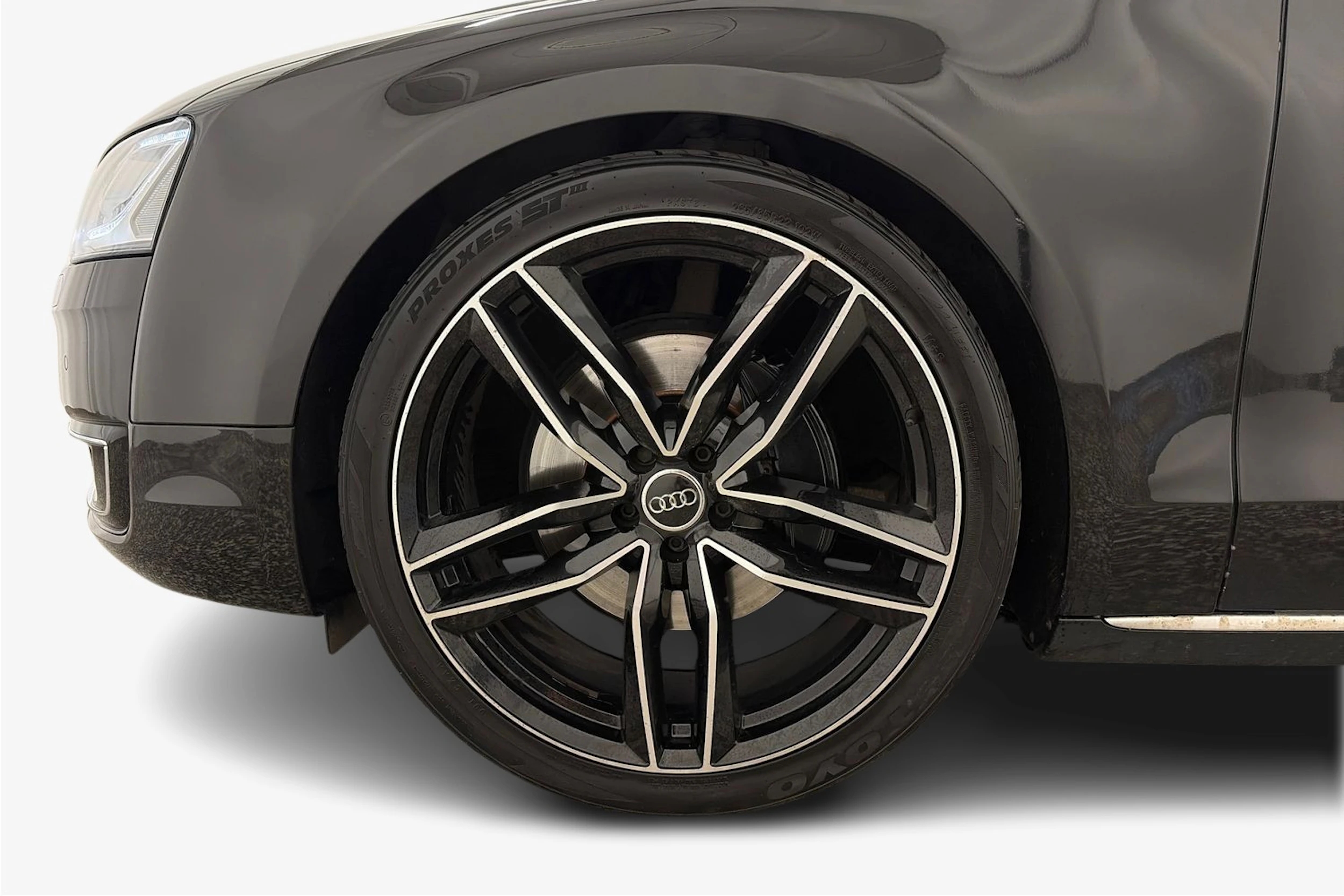 musta Audi A8 2015 kuva 9.