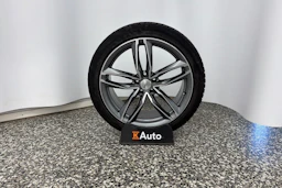 musta Audi A8 2015 kuva 10.