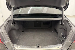 musta Audi A8 2015 kuva 11.
