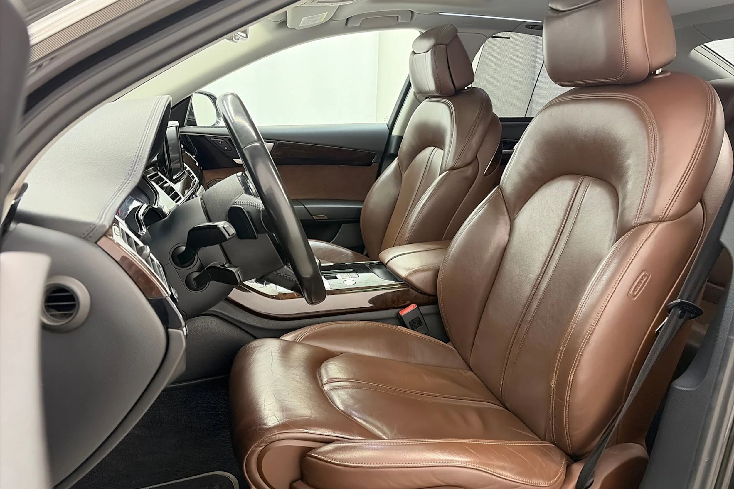 musta Audi A8 2015 kuva 13.