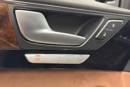 musta Audi A8 2015 kuva 14.