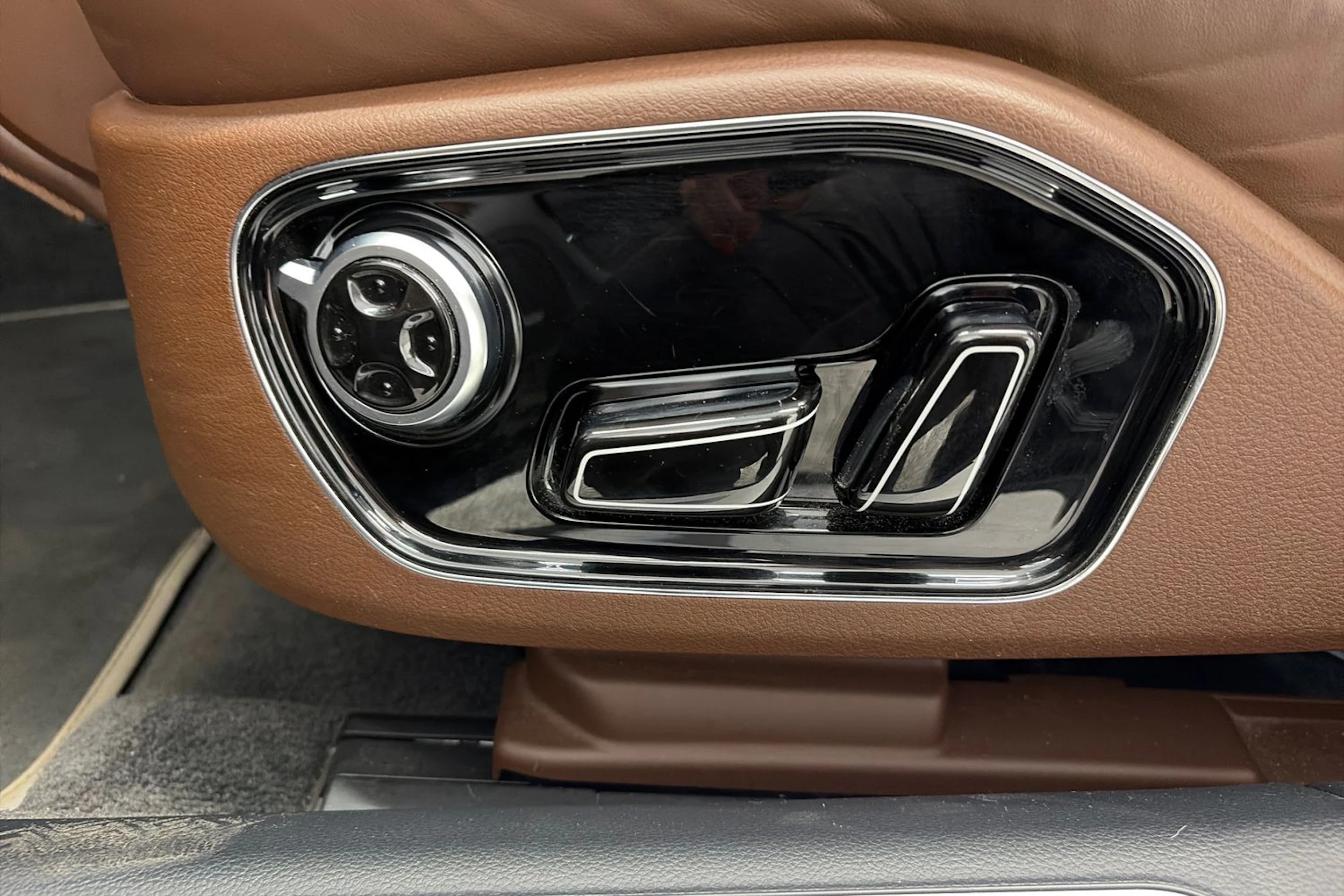 musta Audi A8 2015 kuva 15.