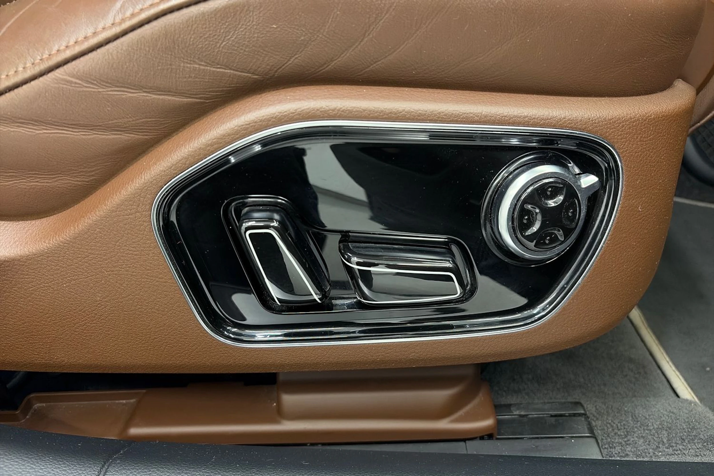 musta Audi A8 2015 kuva 17.