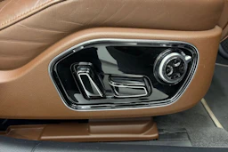 musta Audi A8 2015 kuva 17.