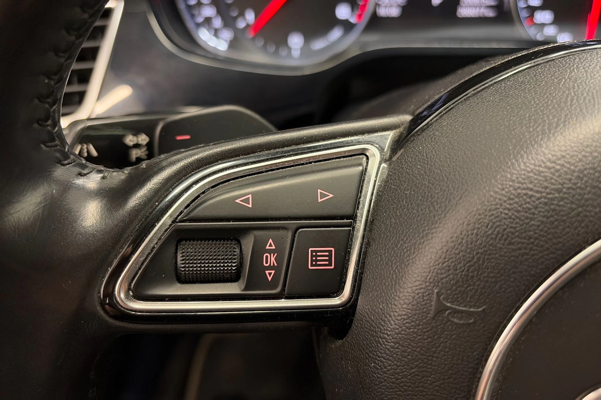 musta Audi A8 2015 kuva 20.