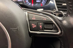 musta Audi A8 2015 kuva 21.