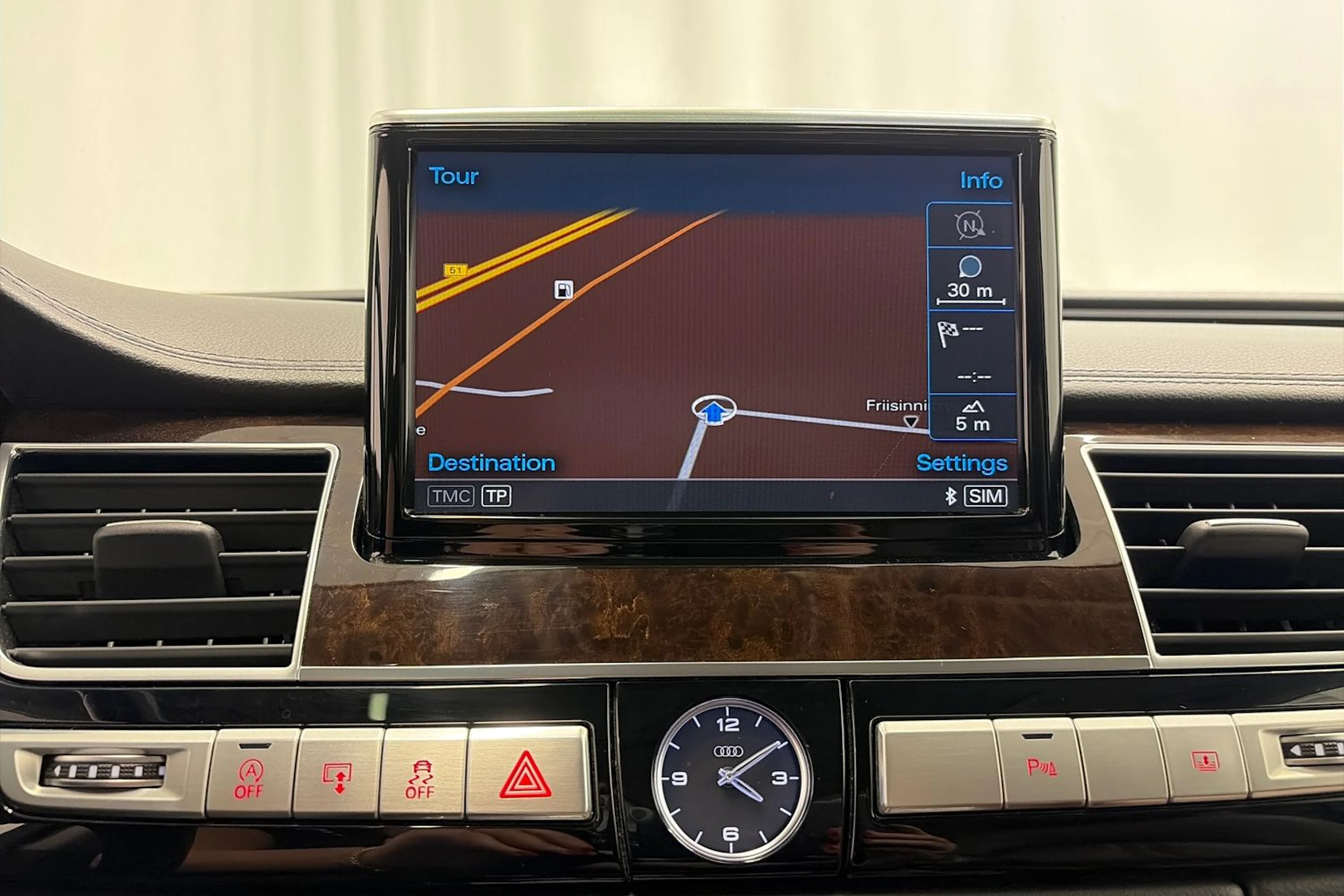 musta Audi A8 2015 kuva 24.