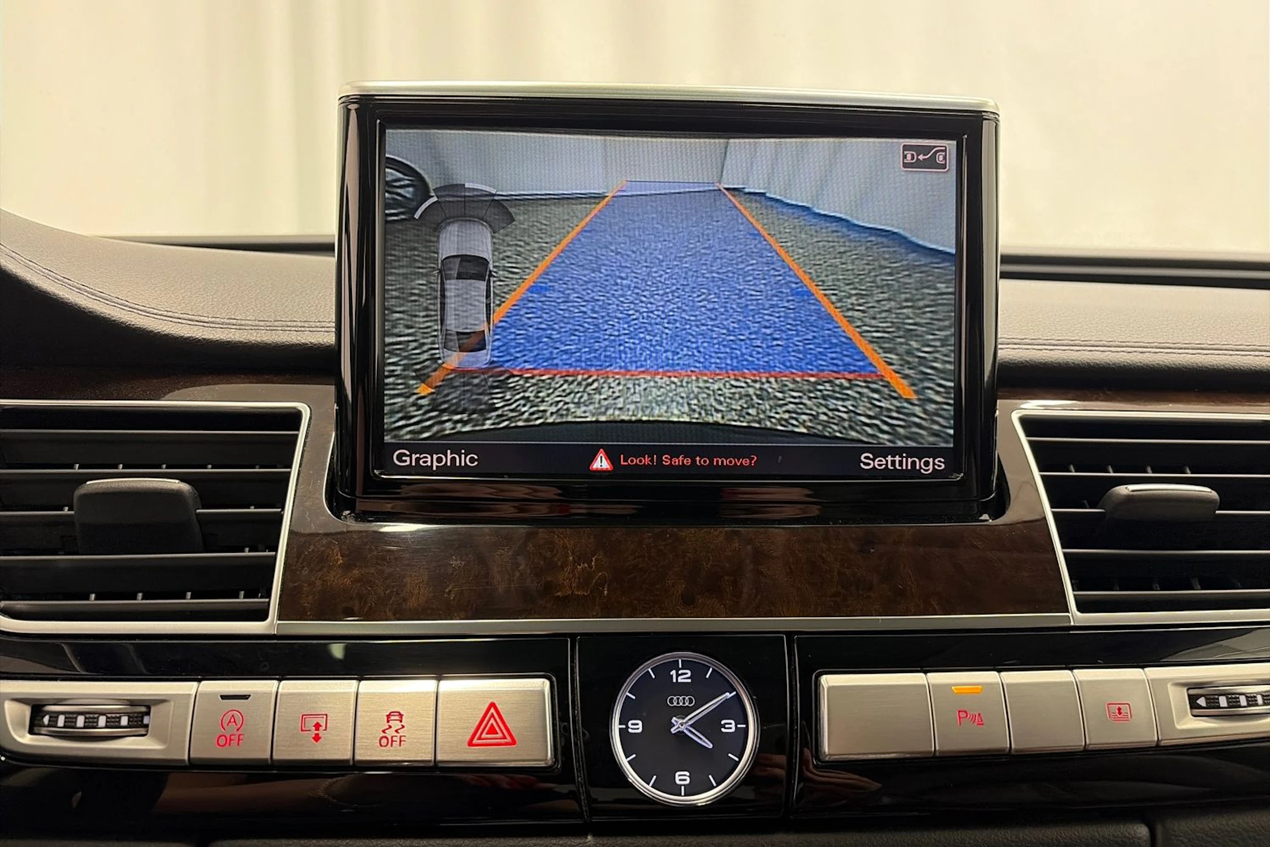 musta Audi A8 2015 kuva 25.