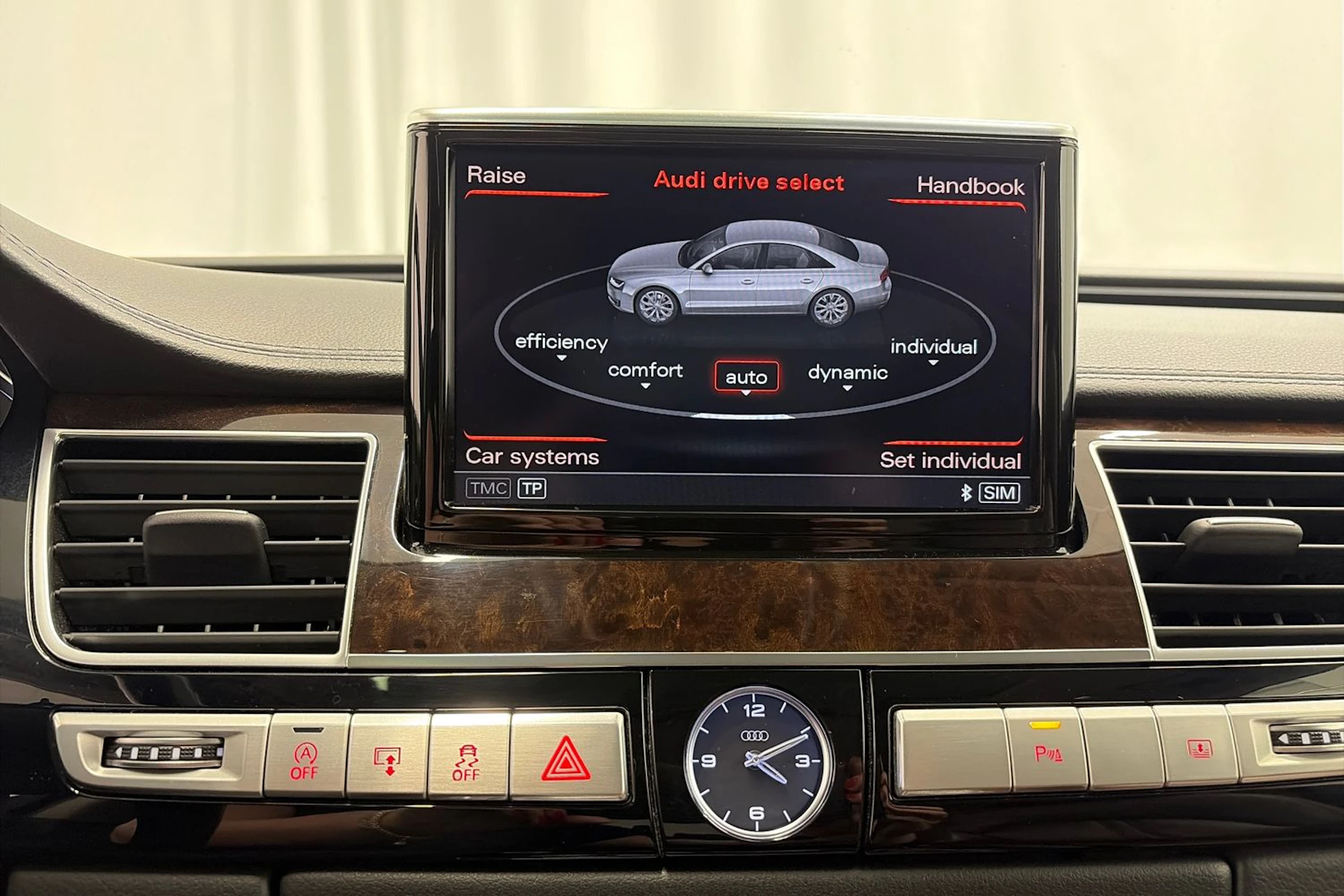 musta Audi A8 2015 kuva 28.