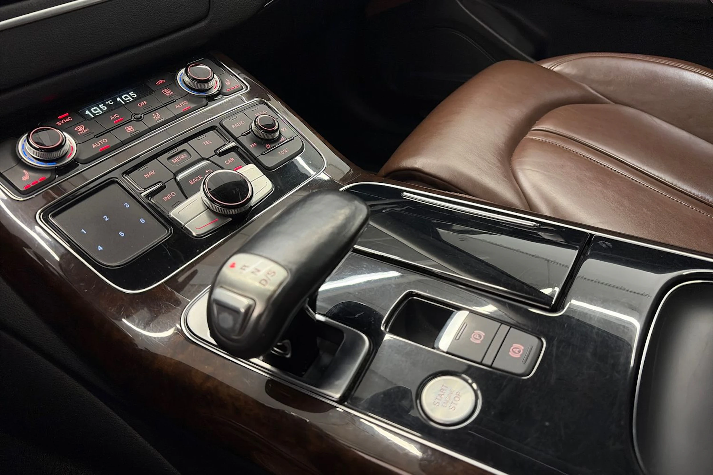 musta Audi A8 2015 kuva 33.