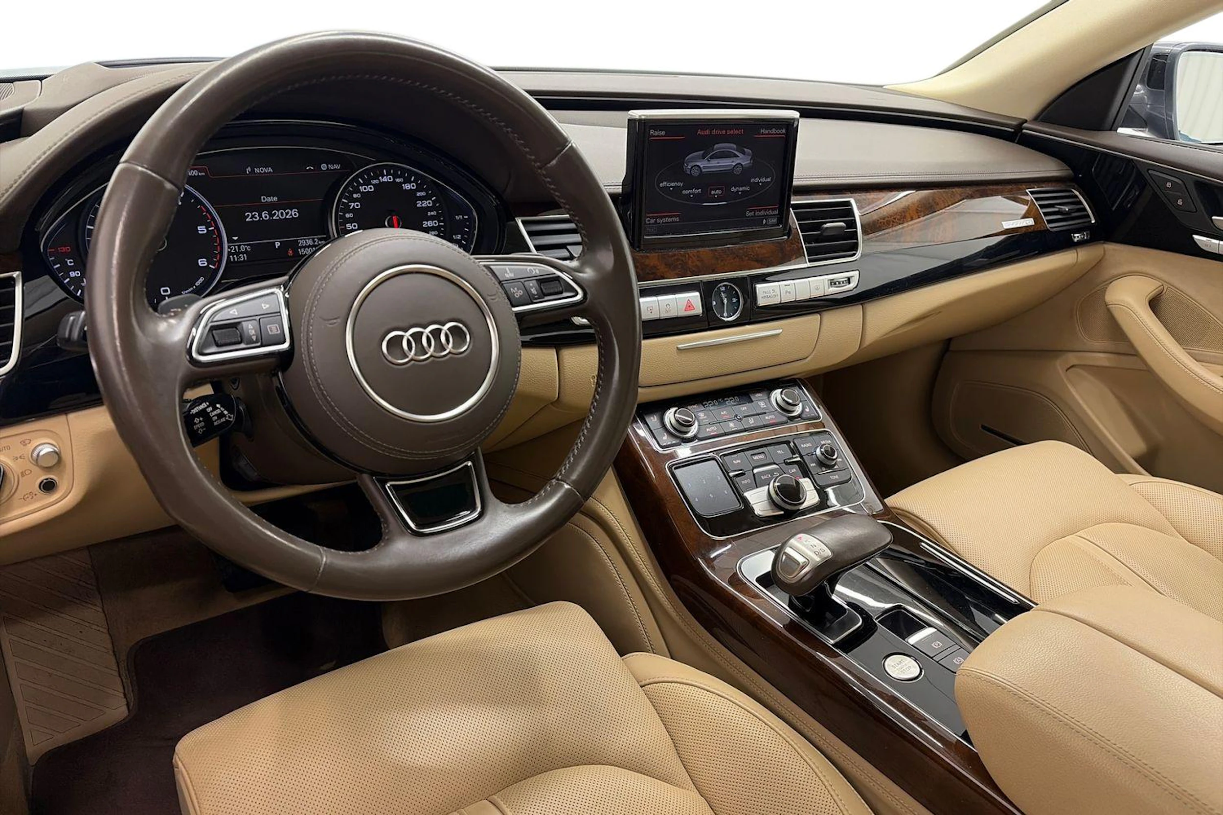 harmaa Audi A8 2016 kuva 6.