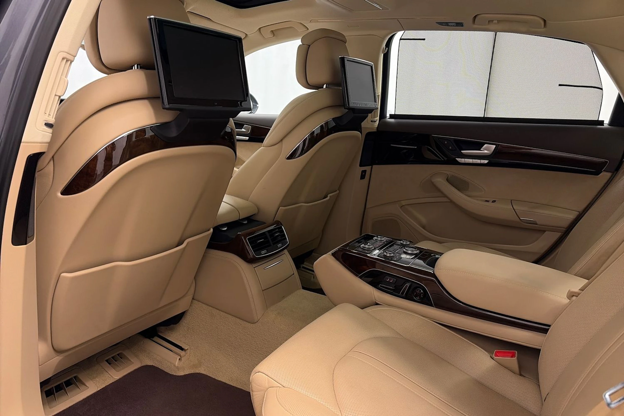 harmaa Audi A8 2016 kuva 10.