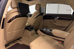 harmaa Audi A8 2016 kuva 10.