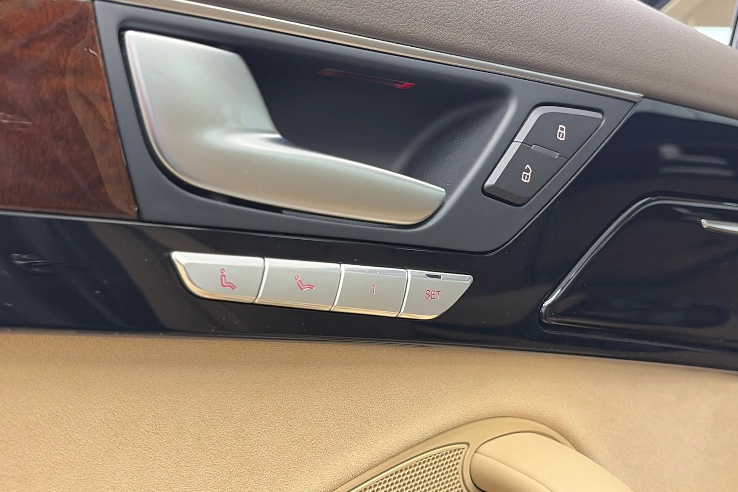 harmaa Audi A8 2016 kuva 11.