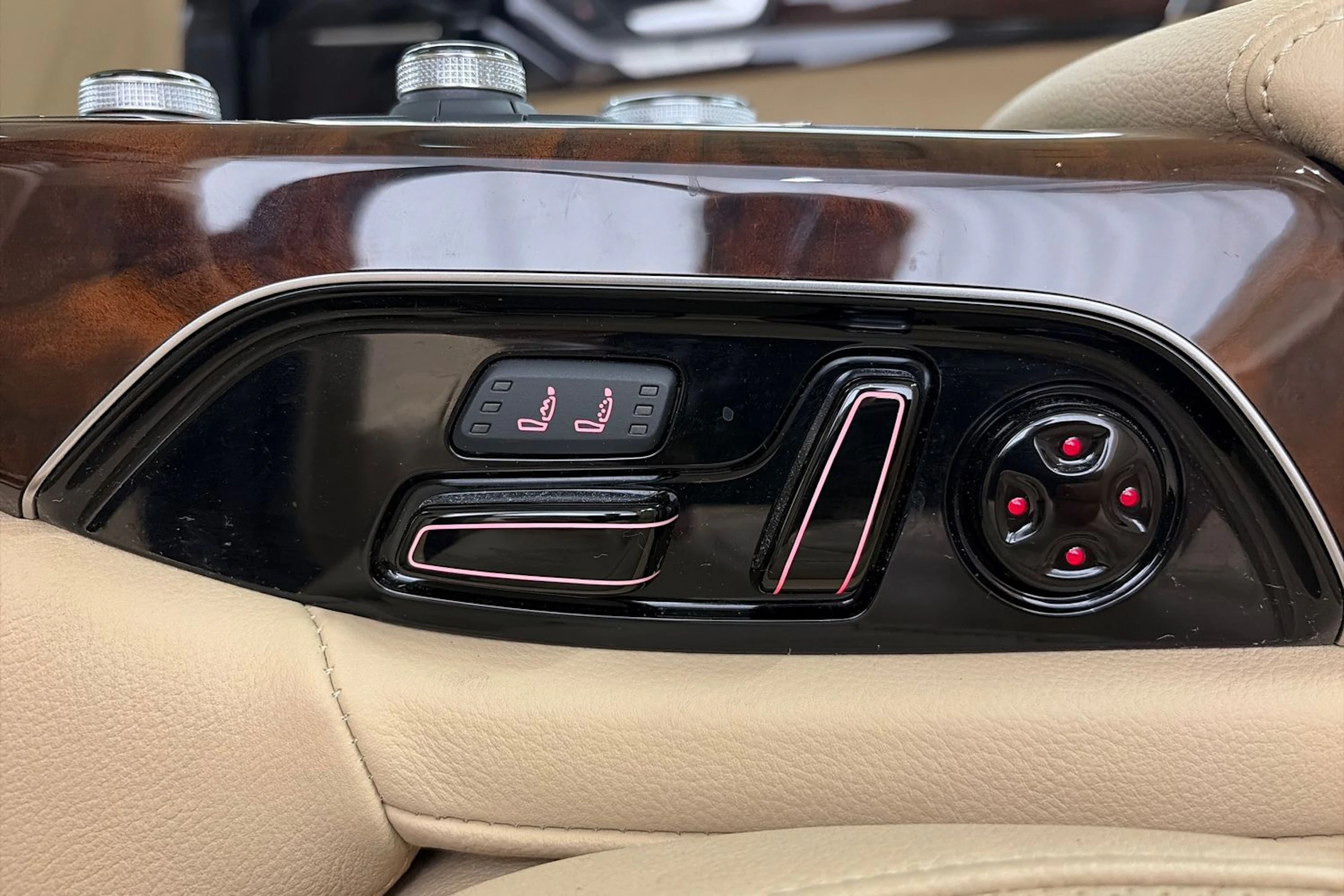 harmaa Audi A8 2016 kuva 12.