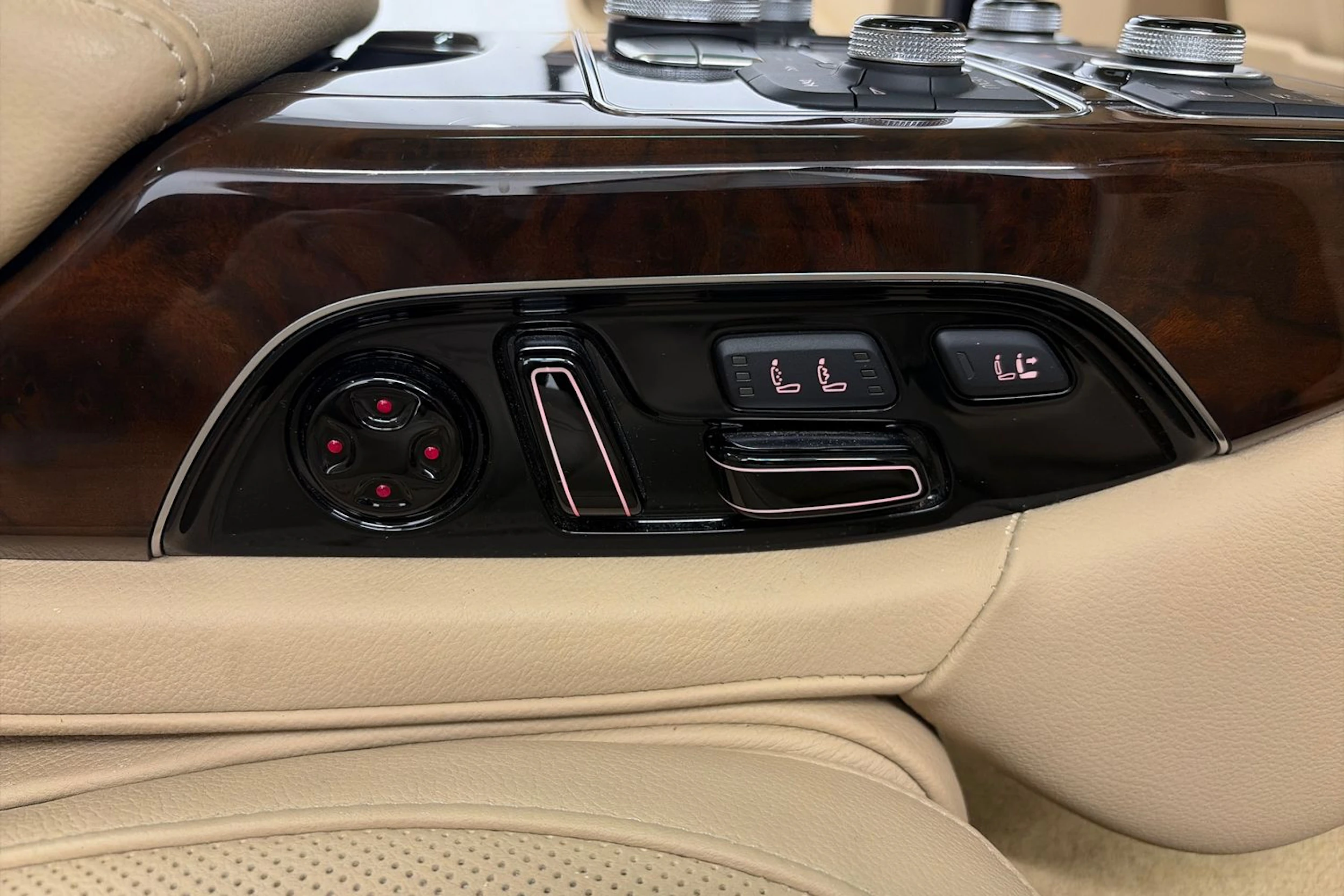 harmaa Audi A8 2016 kuva 14.