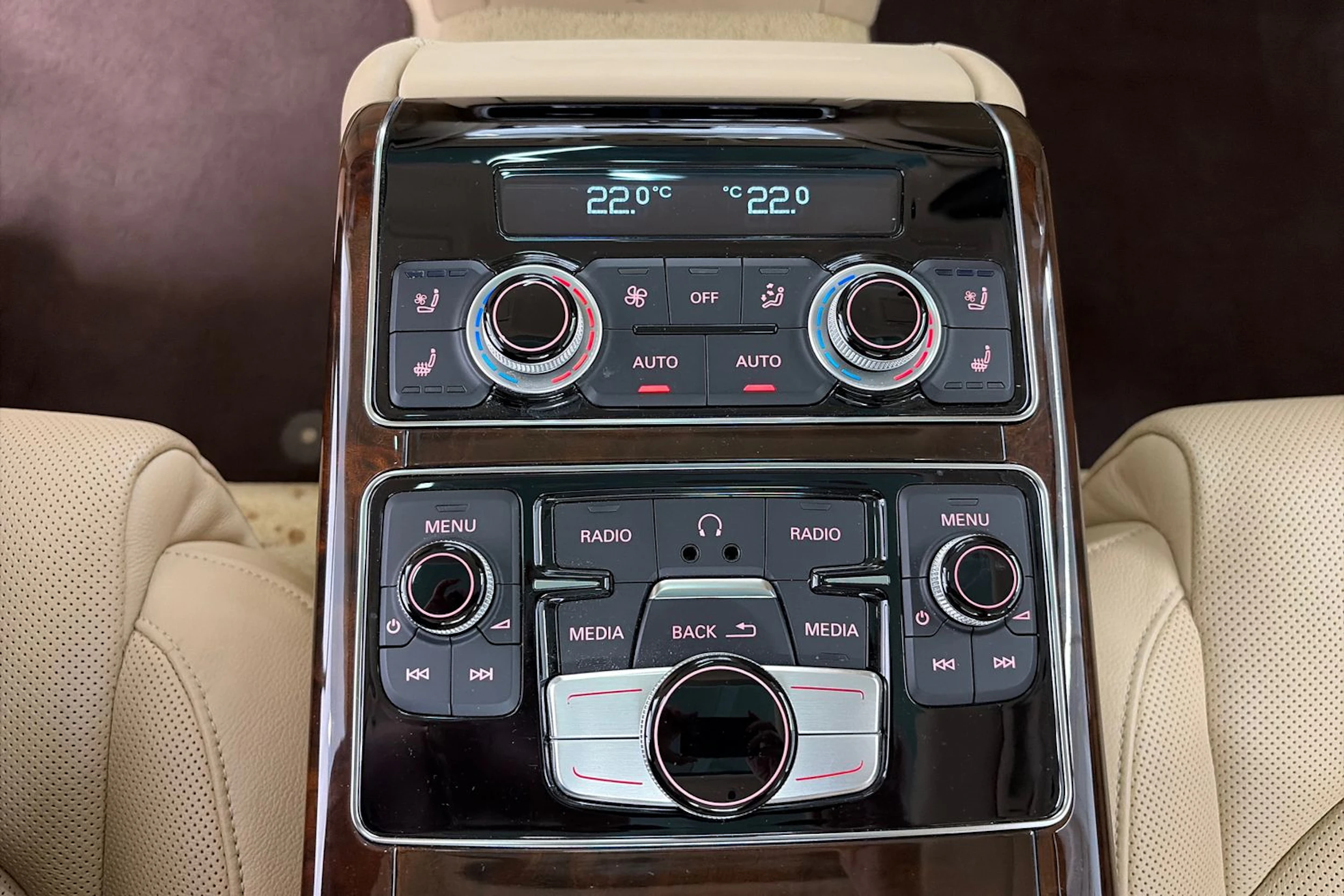 harmaa Audi A8 2016 kuva 15.