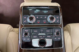 harmaa Audi A8 2016 kuva 15.
