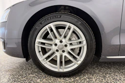 harmaa Audi A8 2016 kuva 16.