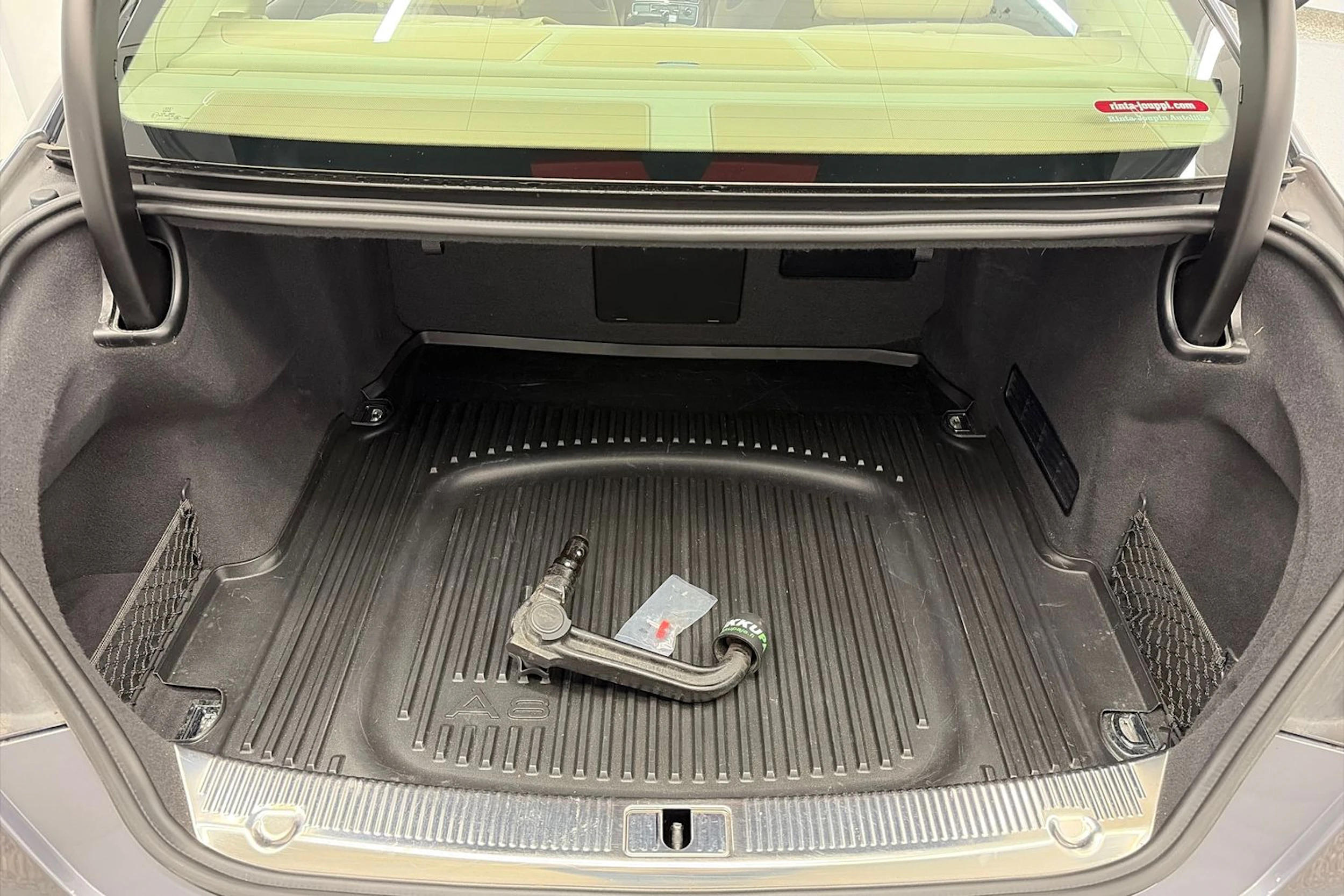 harmaa Audi A8 2016 kuva 17.
