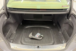 harmaa Audi A8 2016 kuva 17.