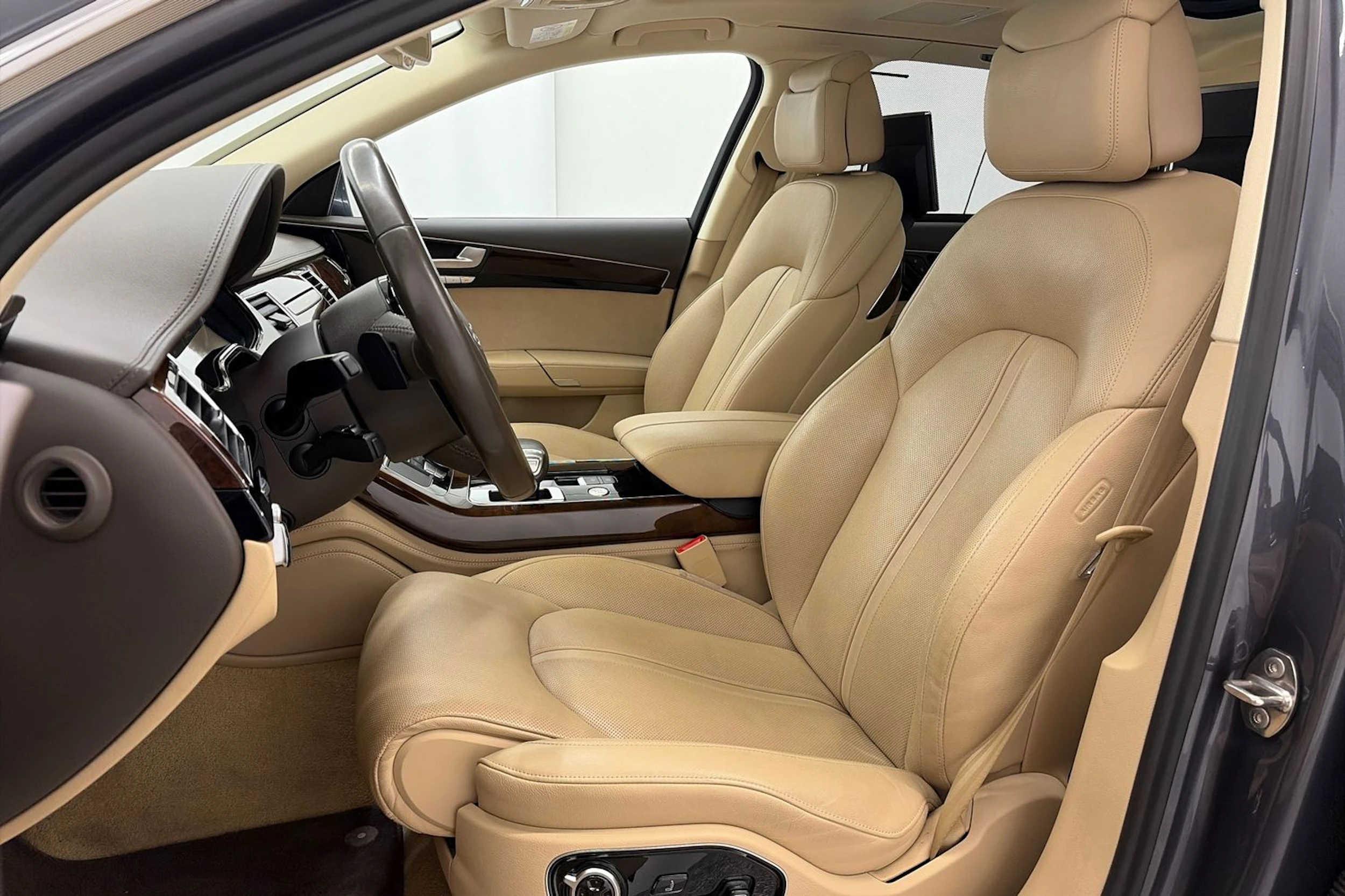 harmaa Audi A8 2016 kuva 18.