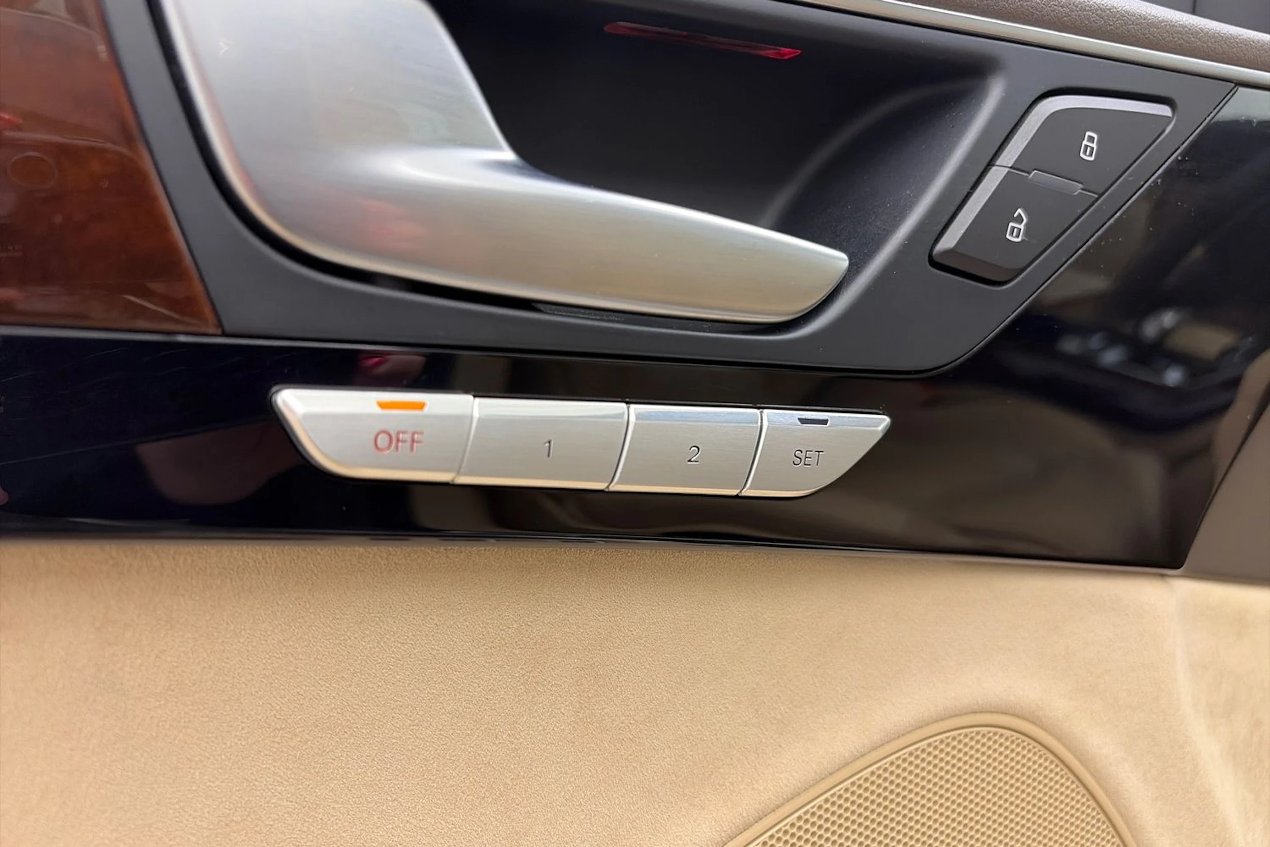 harmaa Audi A8 2016 kuva 19.