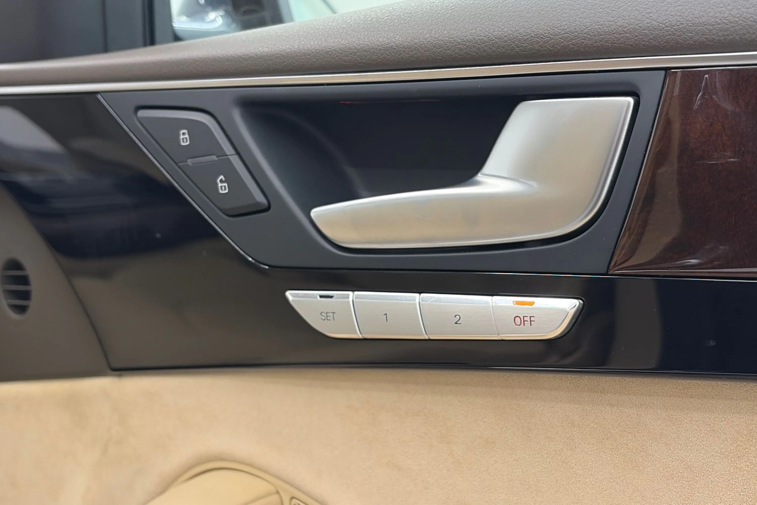 harmaa Audi A8 2016 kuva 21.