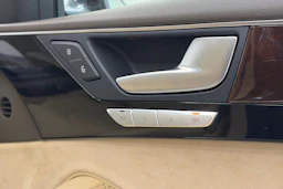 harmaa Audi A8 2016 kuva 21.