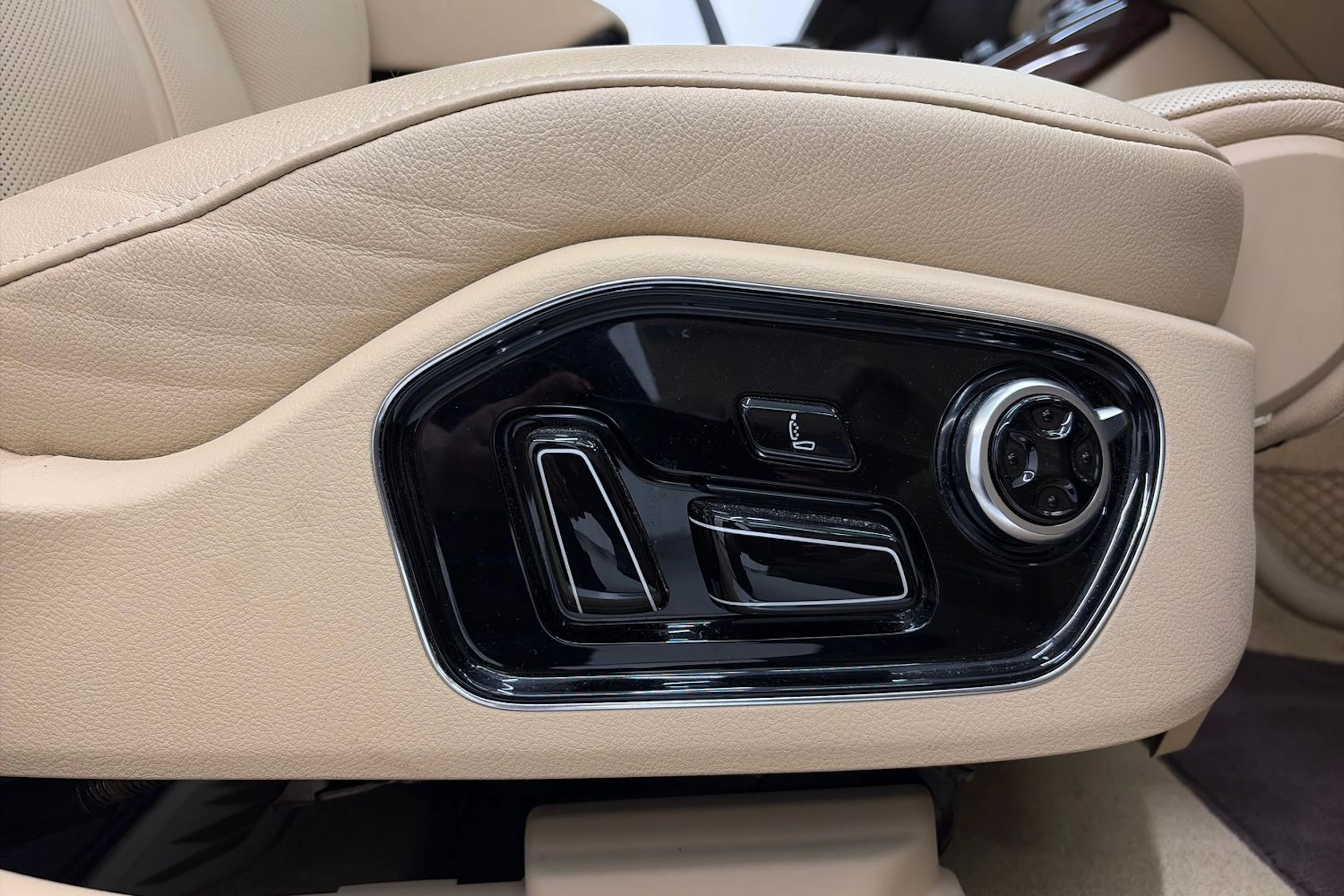 harmaa Audi A8 2016 kuva 22.