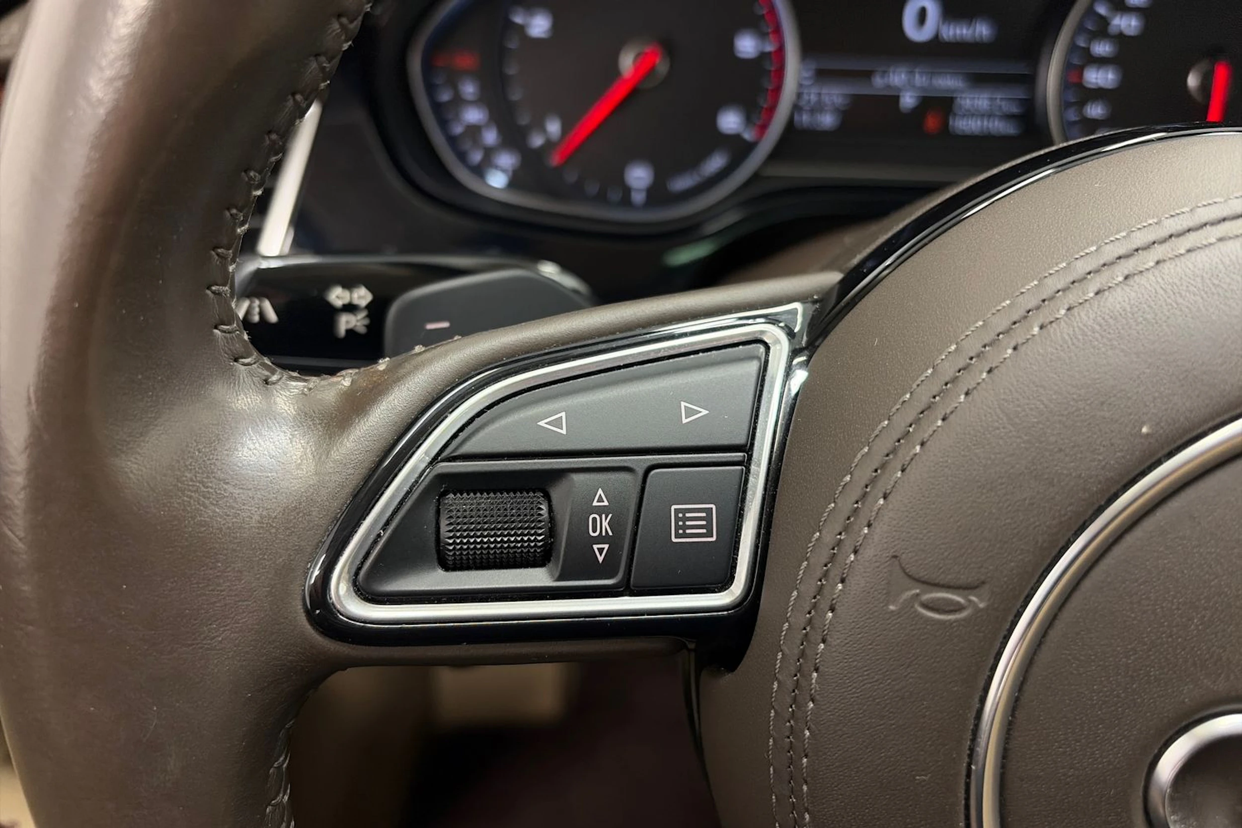 harmaa Audi A8 2016 kuva 27.
