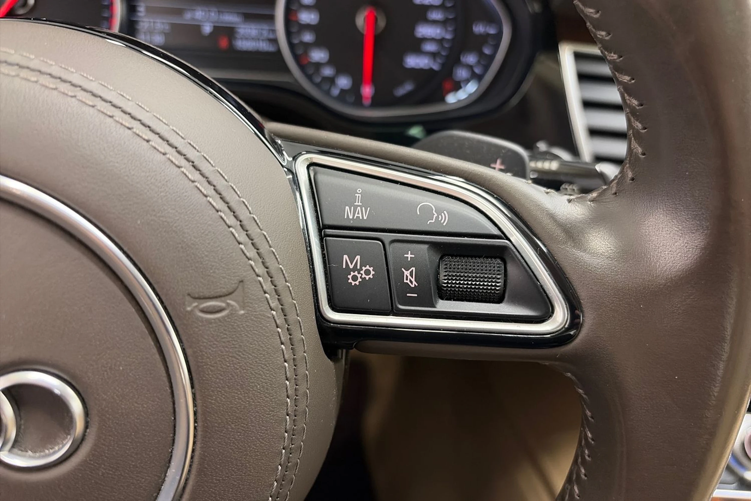 harmaa Audi A8 2016 kuva 28.