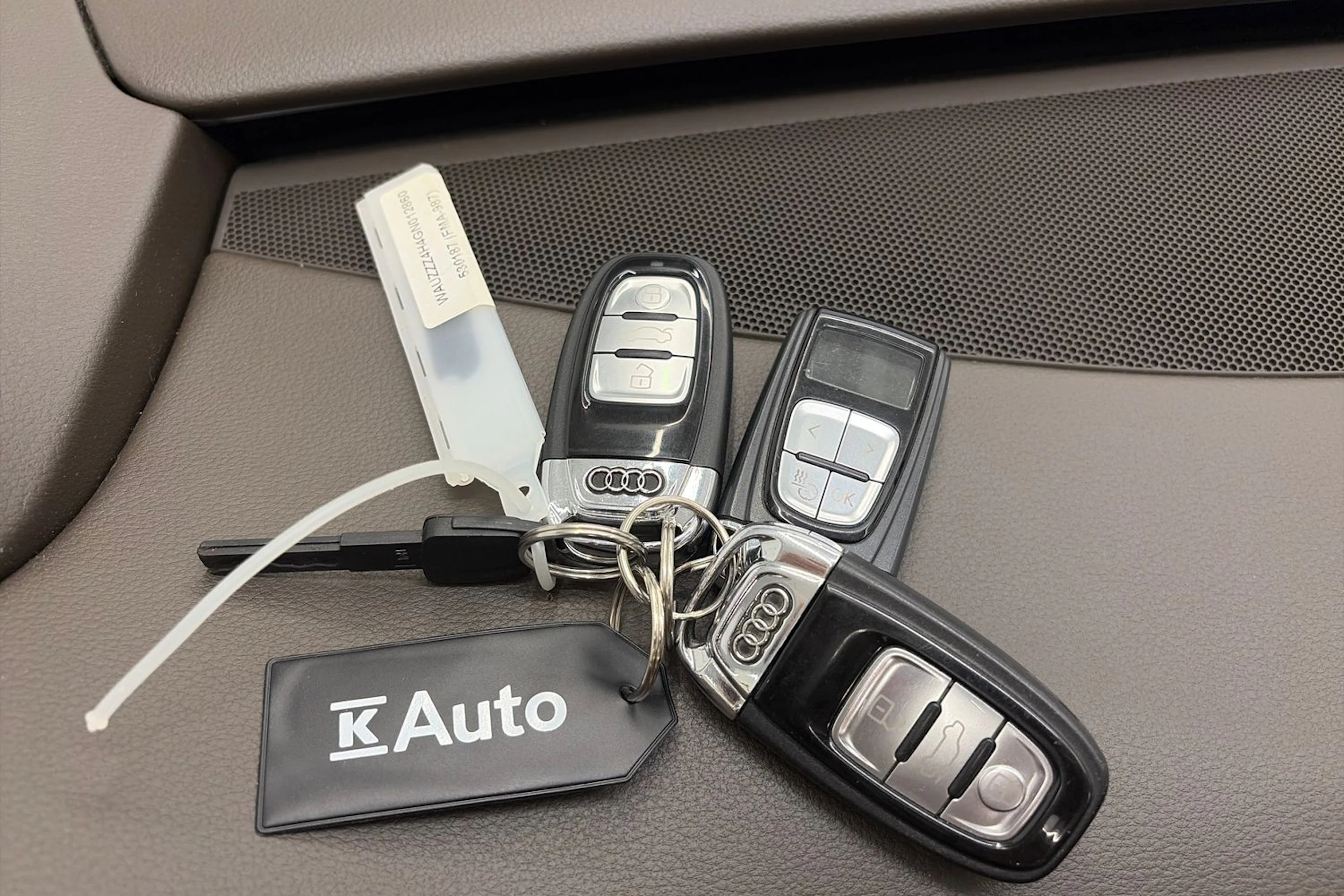 harmaa Audi A8 2016 kuva 40.