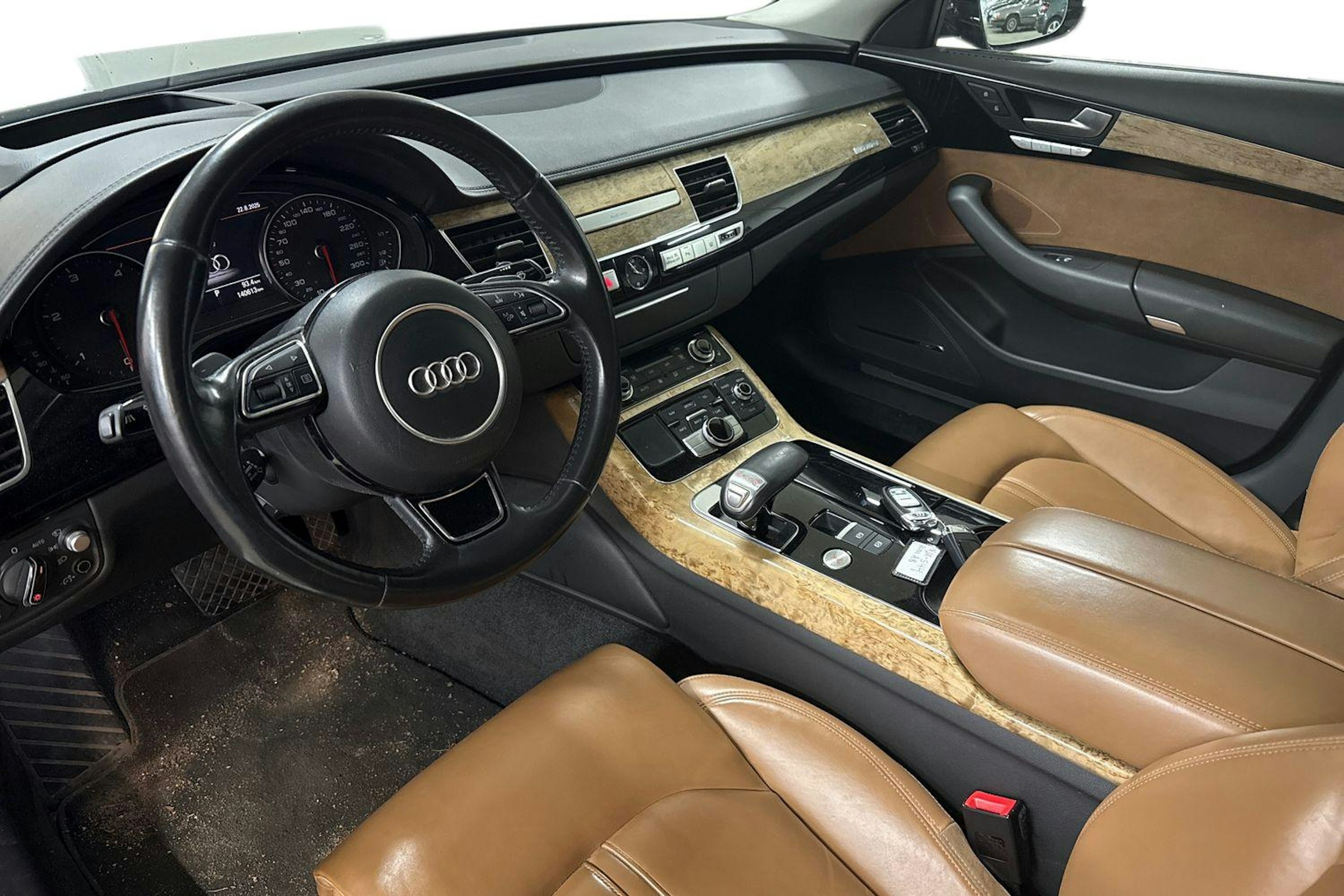 harmaa Audi A8 2016 kuva 3.