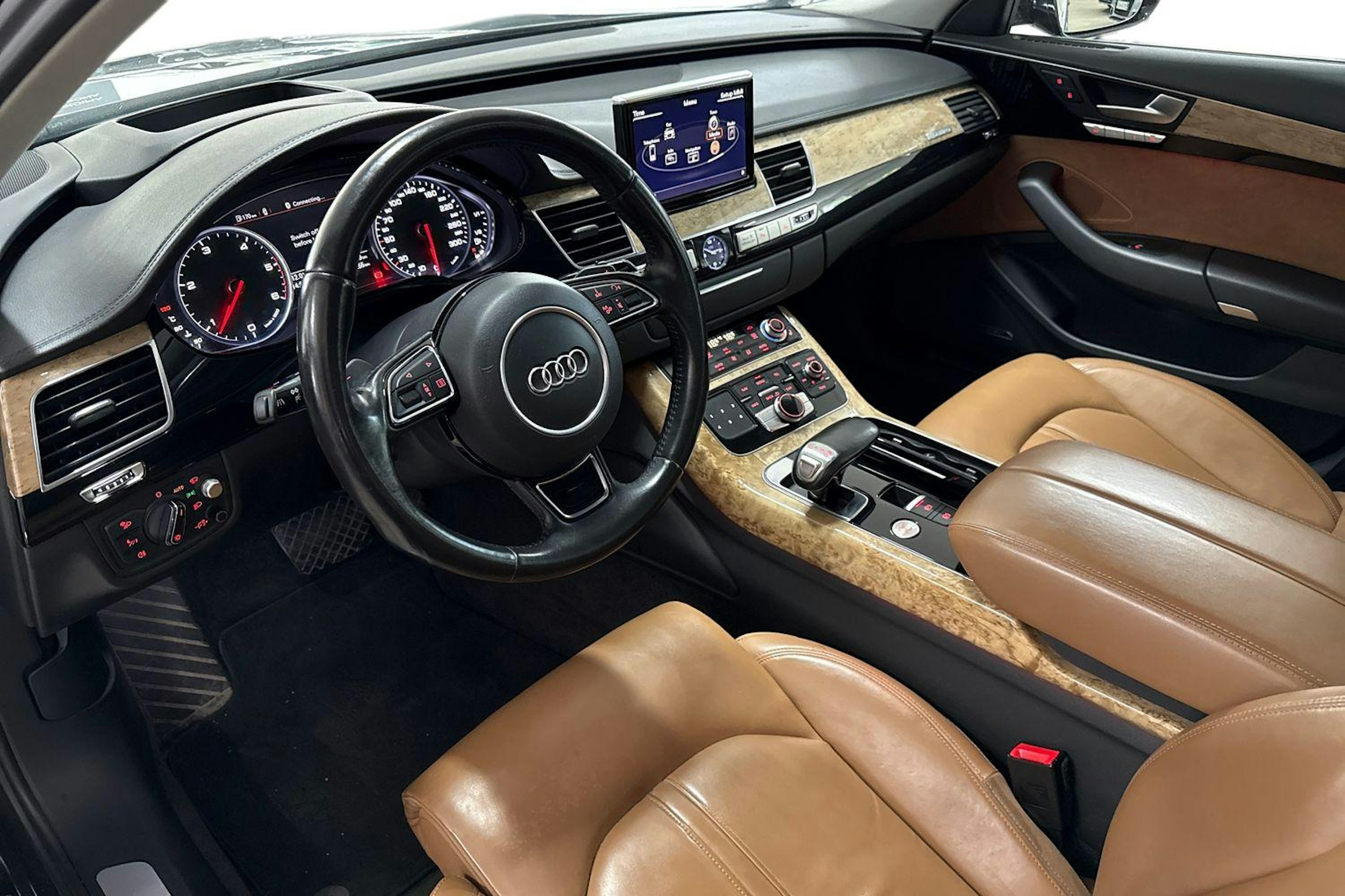harmaa Audi A8 2016 kuva 7.