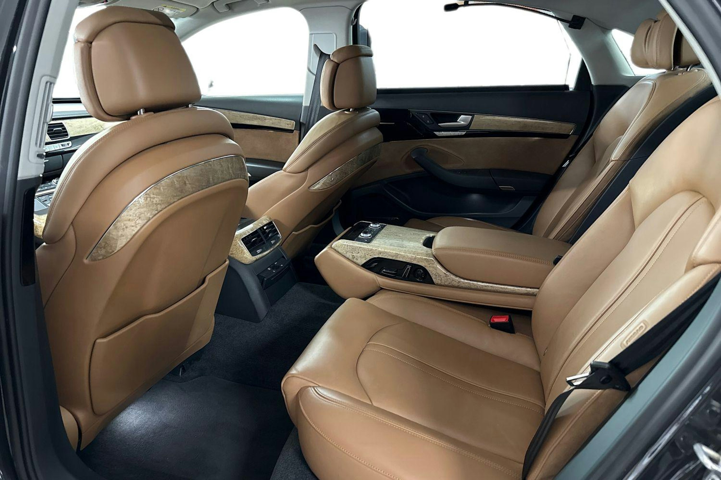 harmaa Audi A8 2016 kuva 10.