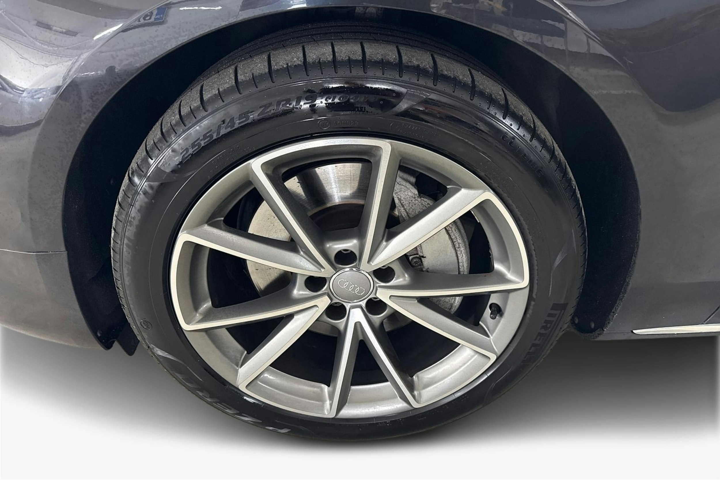 harmaa Audi A8 2016 kuva 11.
