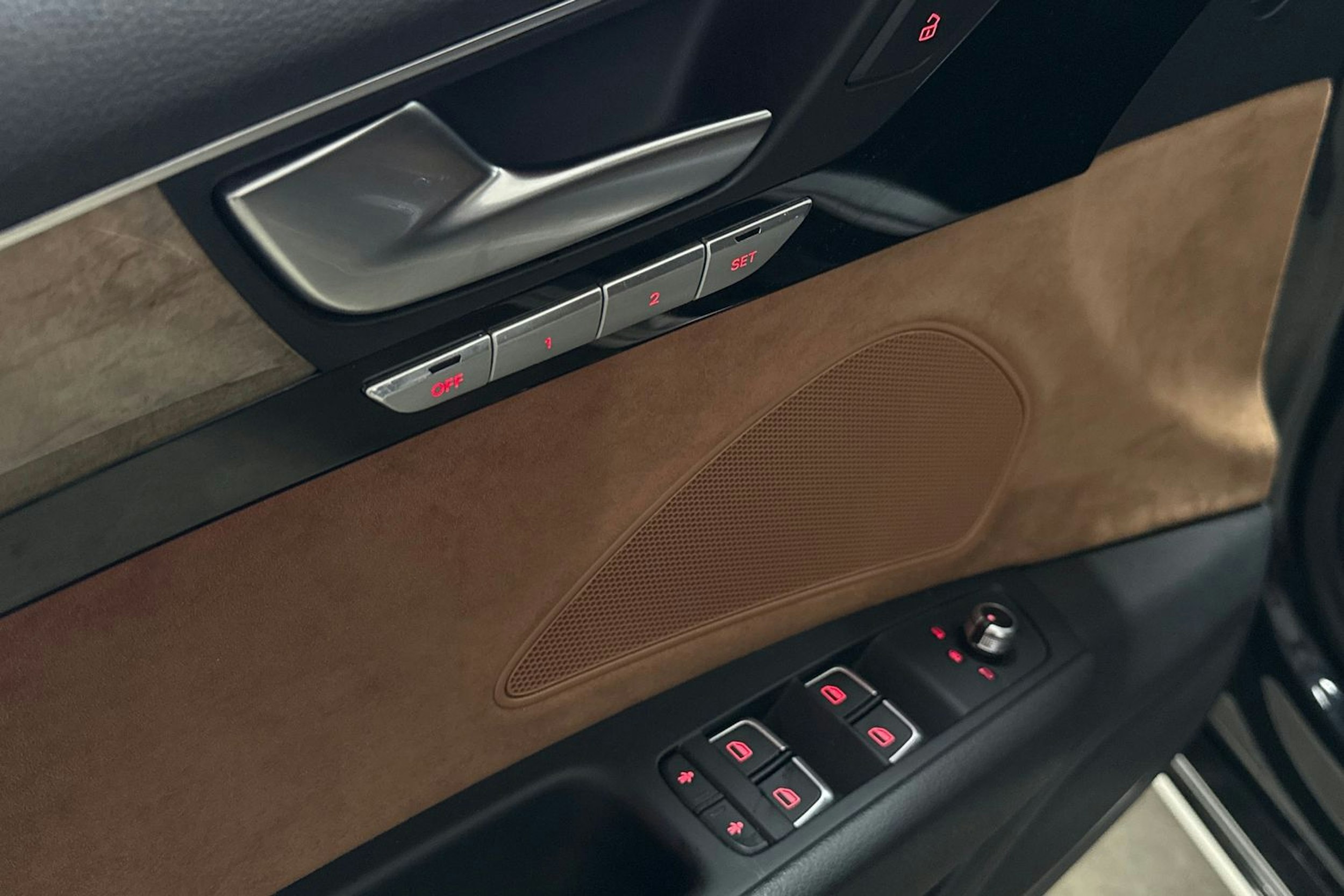 harmaa Audi A8 2016 kuva 16.