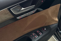harmaa Audi A8 2016 kuva 16.