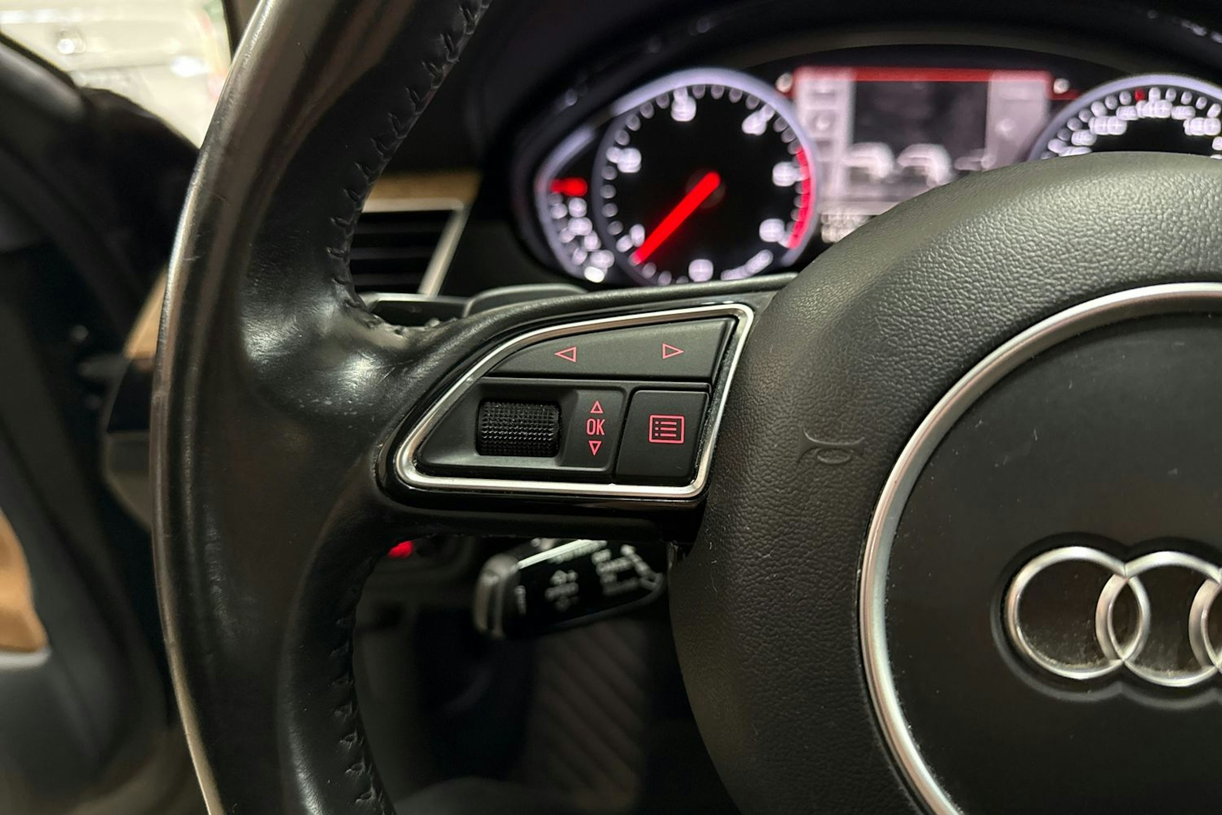 harmaa Audi A8 2016 kuva 19.