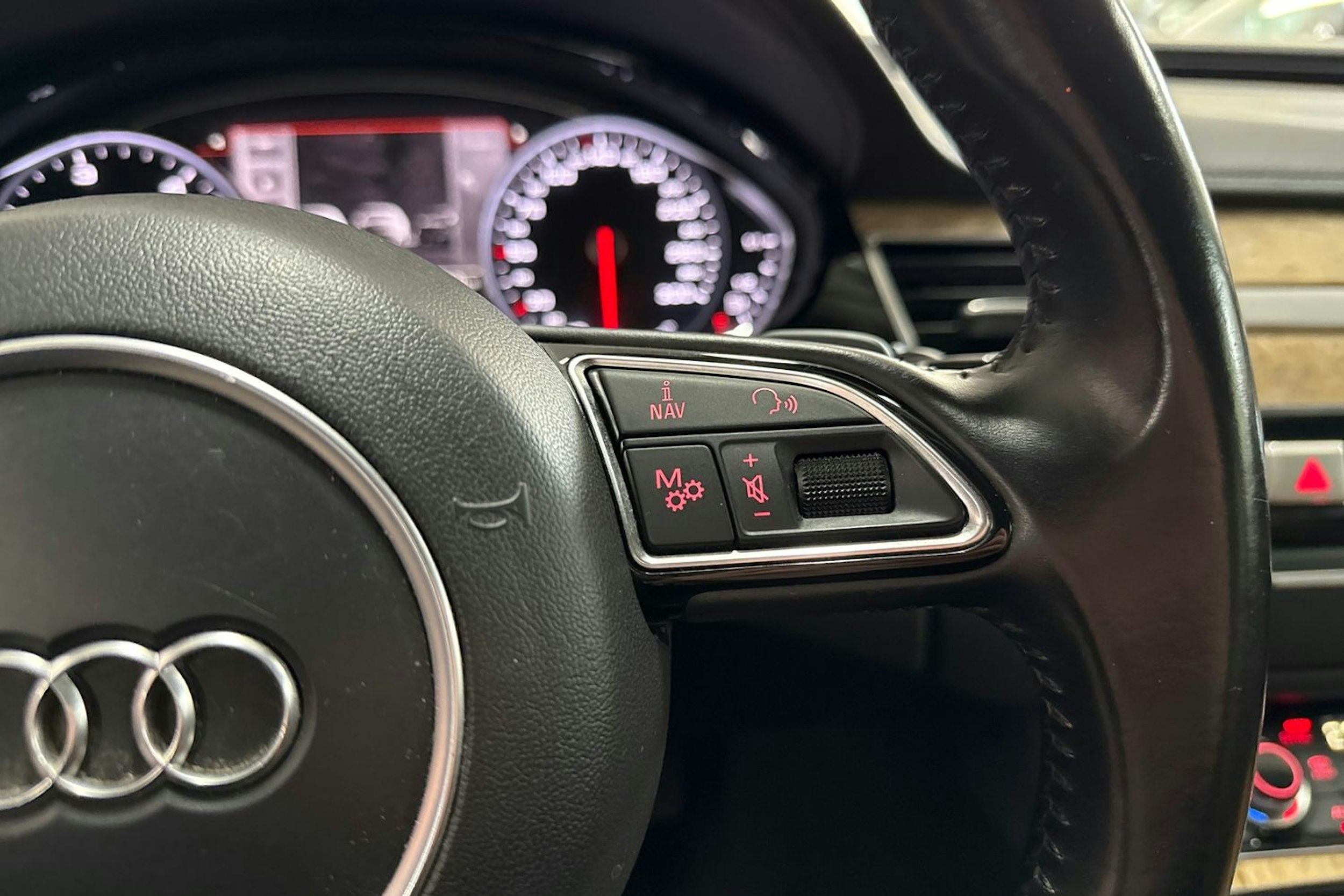 harmaa Audi A8 2016 kuva 20.