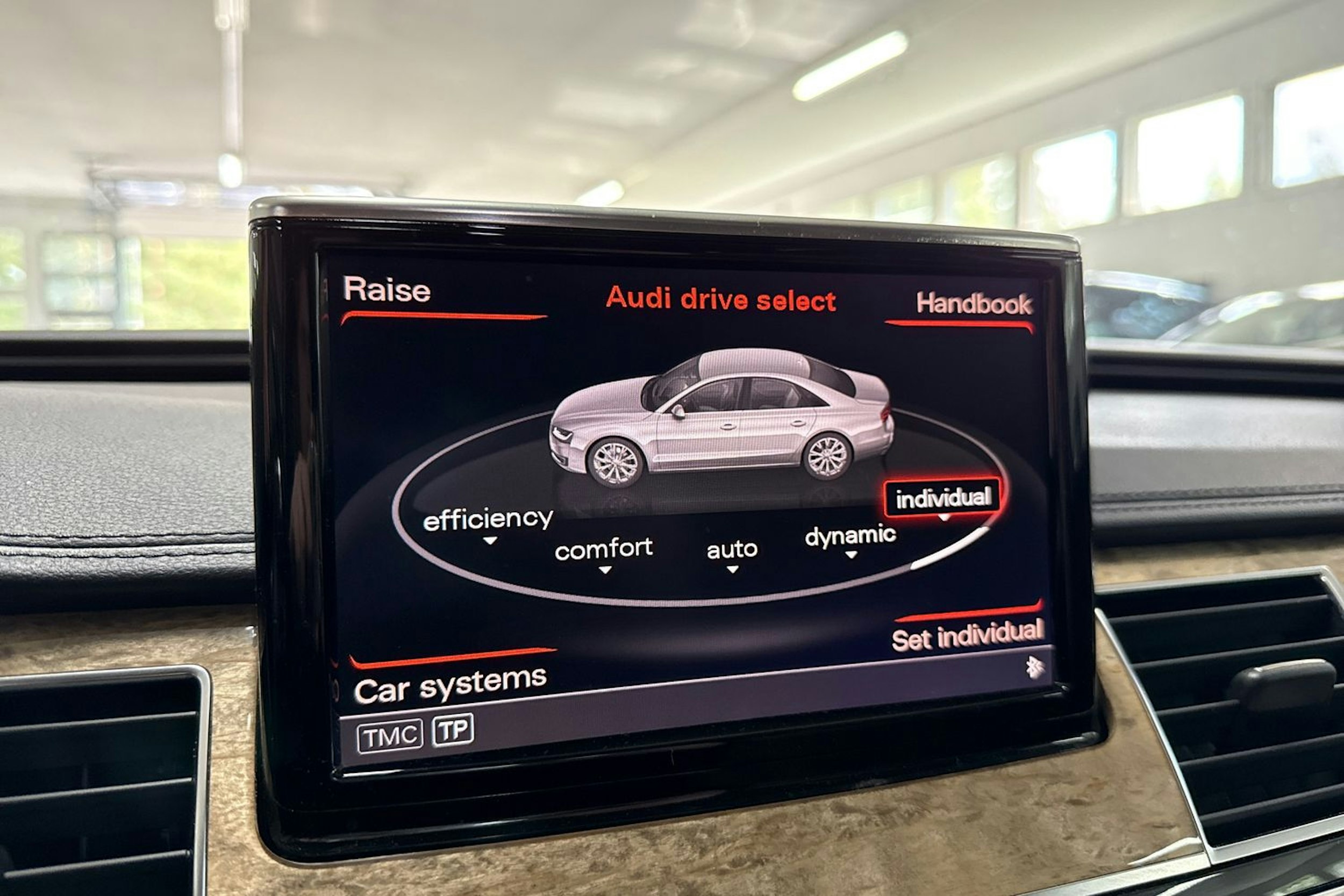 harmaa Audi A8 2016 kuva 26.