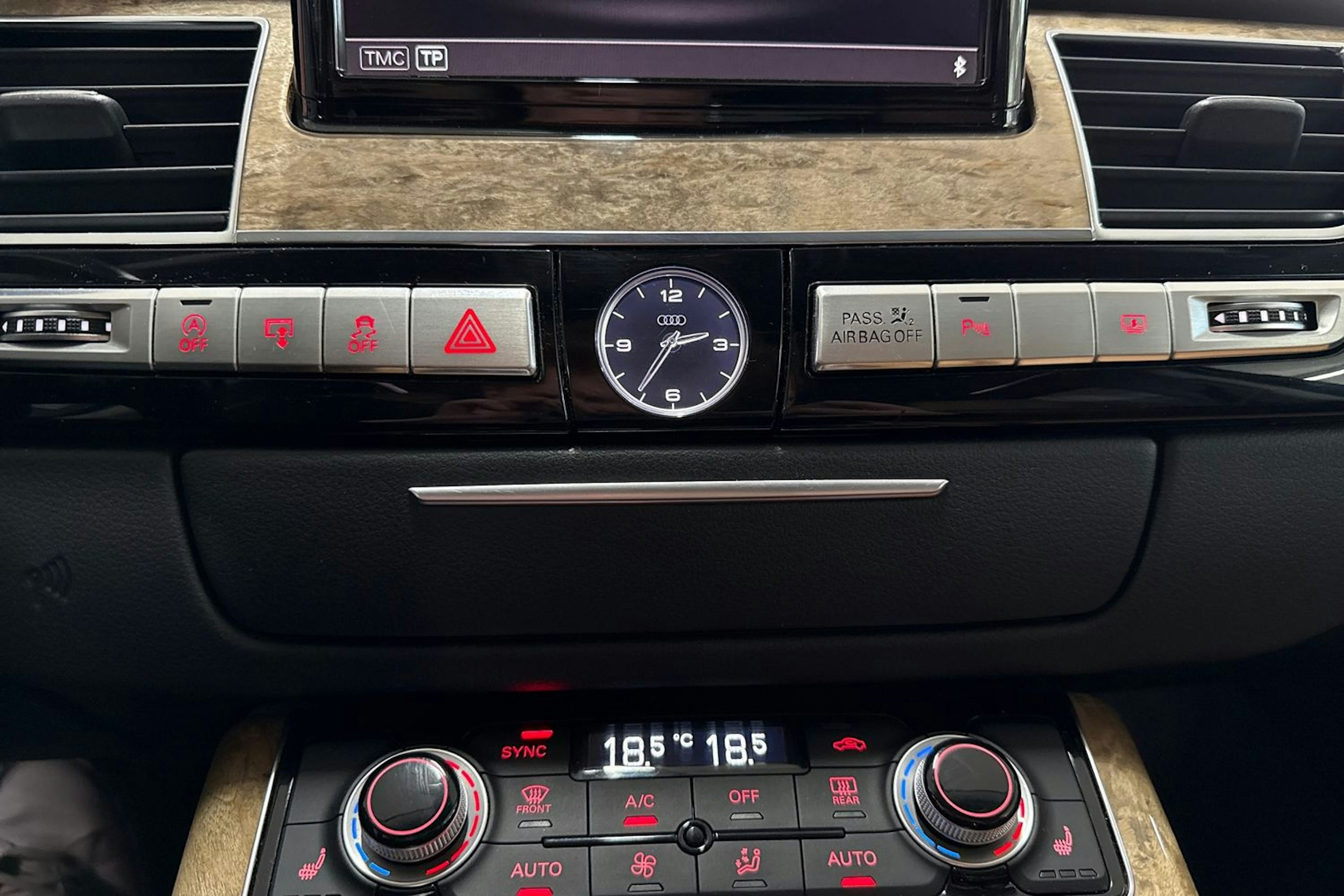 harmaa Audi A8 2016 kuva 31.